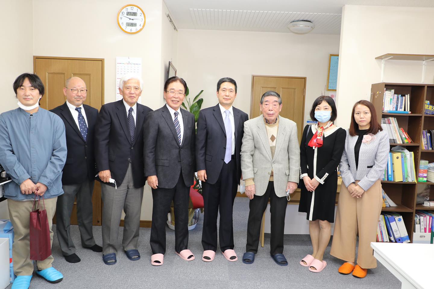 中華人民共和国 駐福岡総領事　律 桂軍 様　